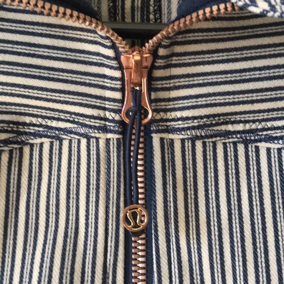 Lululemon Forme II Cream & Navy Stripe Jacket - Picture 3 of 8